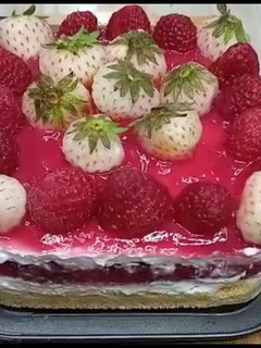 A picture of No bake Raspberry cheese cake.