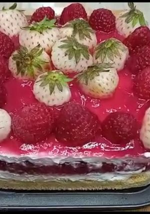 A picture of No bake Raspberry cheese cake.