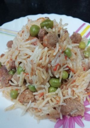 A picture of Soya chunk and Pea Pulav.