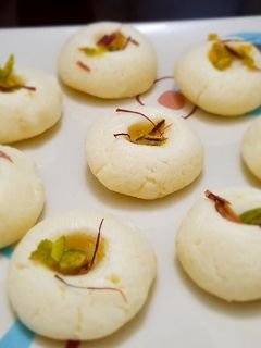 पनीर के सन्देश (paneer ke sandesh recipe in Hindi) रेसिपी मुख्य फोटो