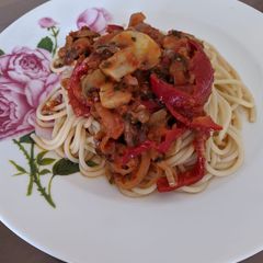 A picture of Spaghetti with tomato Sauce with Fresh Vegetables.