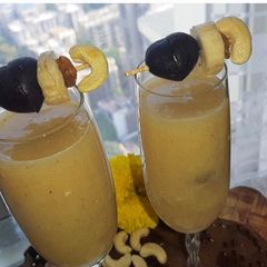 A picture of Banana and cashew smoothie.