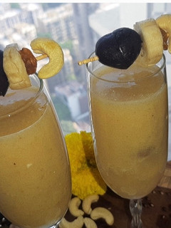 A picture of Banana and cashew smoothie.