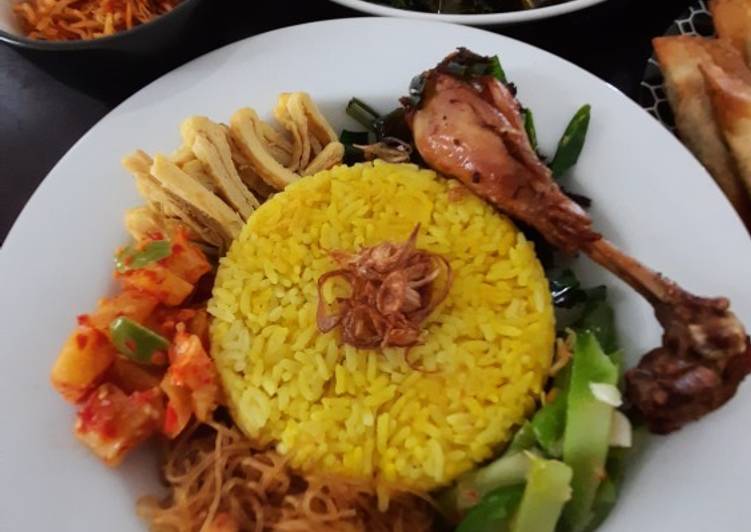 Resep Nasi Kuning Ricecooker yang Lezat