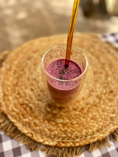 Una foto de Smoothie de arándanos y fresas congeladas