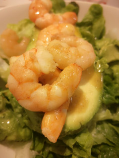 Una foto de Palta rellena con camarones