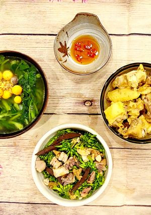 Hình của món Mâm cơm gia đình #6: toàn gà.