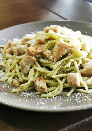 Una foto de Spaghetti con pollo