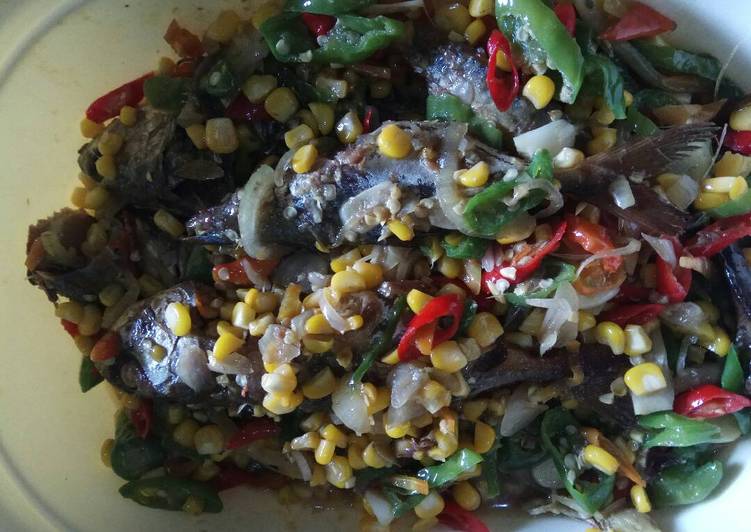 Tumis ikan asin peda jagung manis