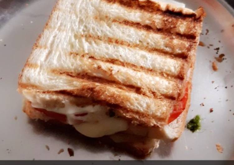 Recipe of Super Quick Cheese grilled sandwiches