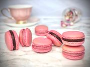 Una foto de macaron relleno crema