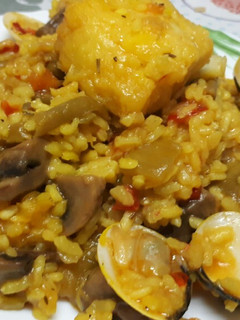 Una foto de Arroz y verduras con bacalao