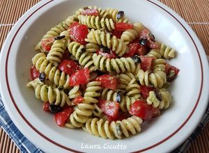 Foto di Pasta fredda con pesto di rucola e pomodorini