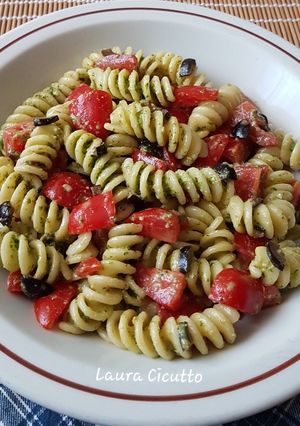 Foto di Pasta fredda con pesto di rucola e pomodorini