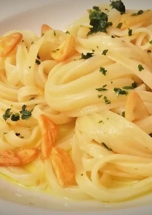 Una foto de Tagliatelle All'aglio e olio (Tallarines al Ajo y Aceite)
