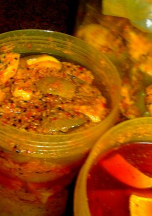 A picture of Andhra avakaya (raw mango pickle in andhra style).