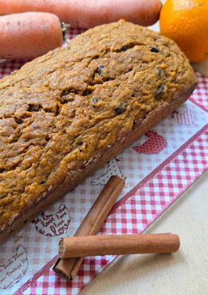Una foto de Budín de zanahoria inspirado en "carrot cake" en versión integral 🥕