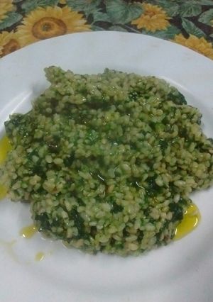 Una foto de Arroz yamaní con espinacas