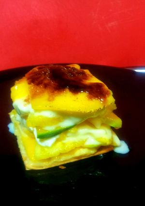 Una foto de Milhojas de Mango y Mascarpone