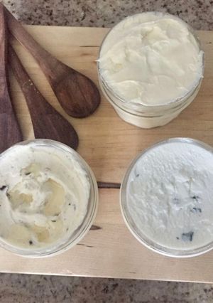 A picture of Mascarpone cheese 🧀 & Ricotta cheese 🧀 Spread.