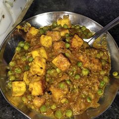 A picture of Matar paneer.