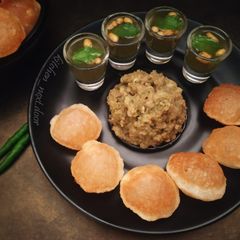 A picture of Kolkata Style Puchka.