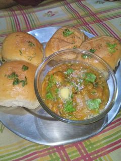 पाव भाजी (Pav bhaji recipe in Hindi) रेसिपी मुख्य फोटो