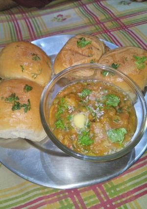 पाव भाजी (Pav bhaji recipe in Hindi) रेसिपी मुख्य फोटो