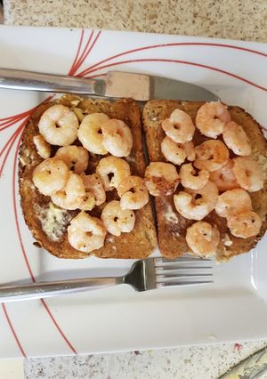 A picture of Prawns on Toast 😘.