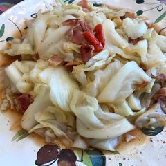 A picture of Stir-Fried Cabbage with Bacon.