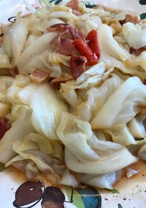 A picture of Stir-Fried Cabbage with Bacon.