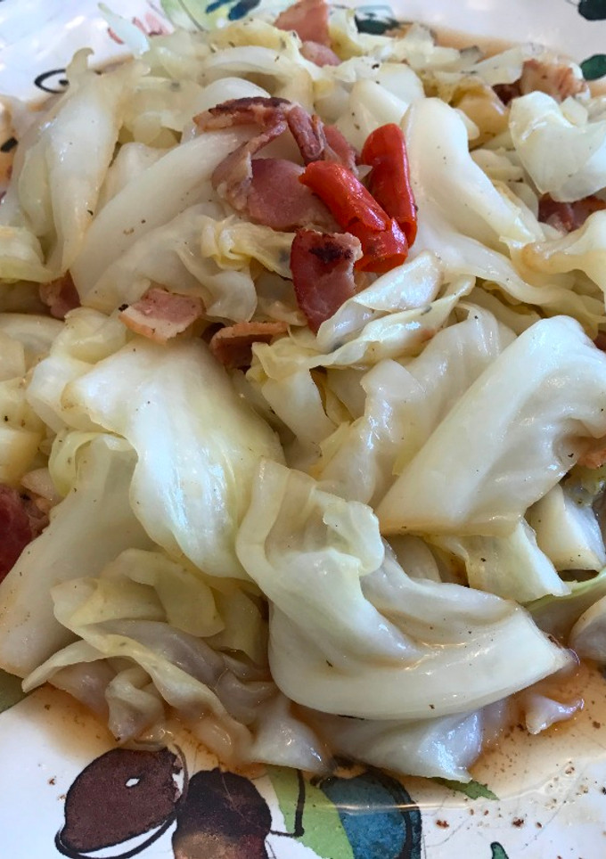 A picture of Stir-Fried Cabbage with Bacon.