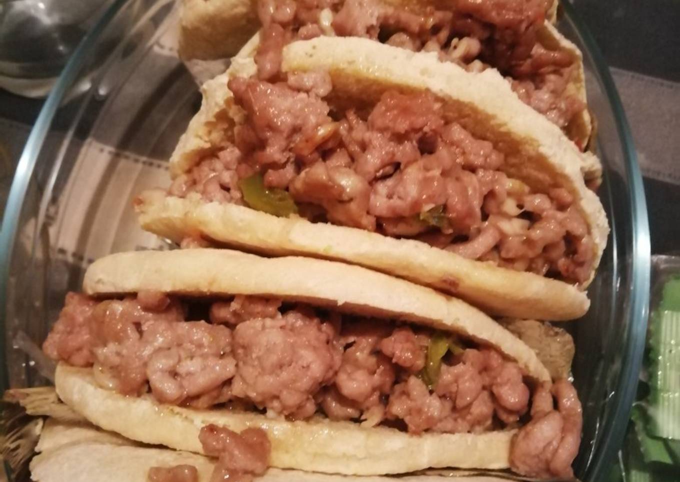 Pan de pita relleno de carne picada