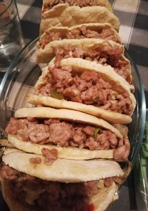 Una foto de Pan de pita relleno de carne picada