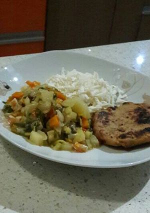Una foto de Arepa de plátano con "caldito"