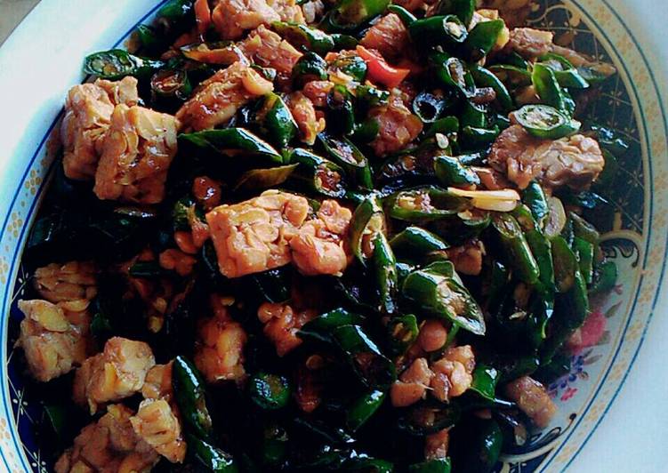 Oseng cabe hijau dan tempe