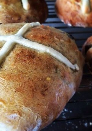 A picture of Hot Cross Buns.