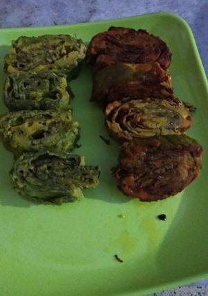 अरबी के पत्ते के पकोड़े (Arbi ke patto ke pakode recipe in Hindi) रेसिपी मुख्य फोटो