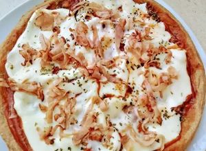 Una foto de Pizza de harina integral