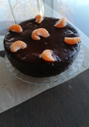 Una foto de Bizcocho de naranja con cobertura de chocolate