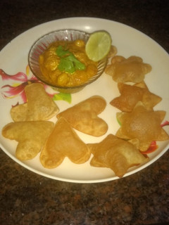 பூரி சன்னா மசாலா(Poori with chenna masala recipe in Tamil) செய்முறை முக்கிய புகைப்படம்