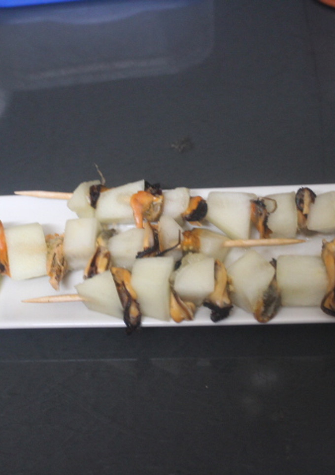 Una foto de Brochetas de melón con mejillones