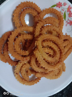 मूंग दाल चकली (Moong dal chakli recipe in Hindi) रेसिपी मुख्य फोटो
