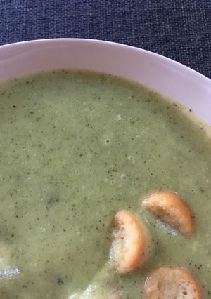 Une photo de Soupe courgettes & kiri