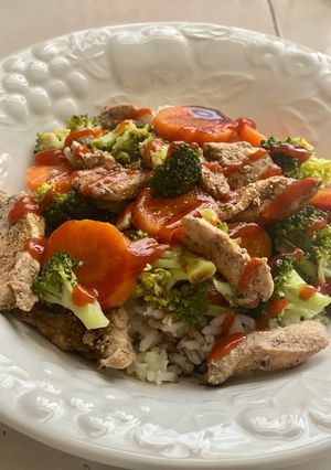 Una foto de Arroz chino con pollo 🥡