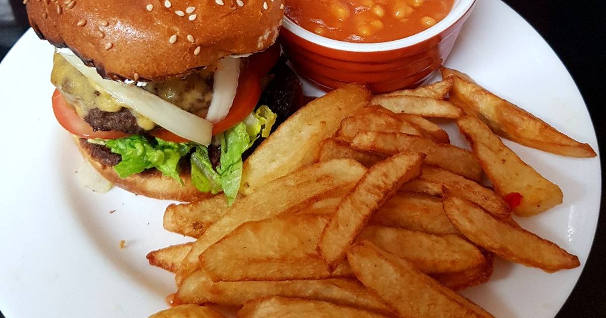 My Chilli Burger with lots of toppings 😘 Recipe by Maureen 😀 Cookpad