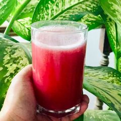 A picture of Pomegranate Juice 🥤.
