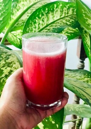 A picture of Pomegranate Juice 🥤.