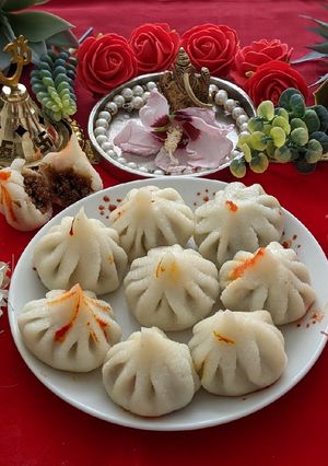 A picture of Steamed Rava modak.