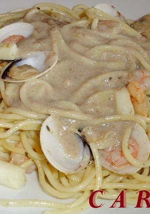 Foto principal de Espaguetis marineros con salsa de setas
